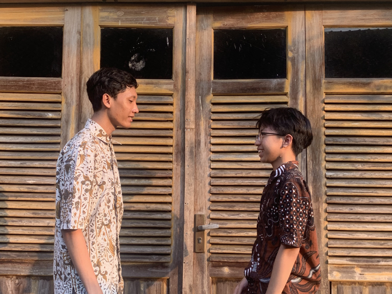 Kenapa Remaja Lebih Mau Mendengar Teman?