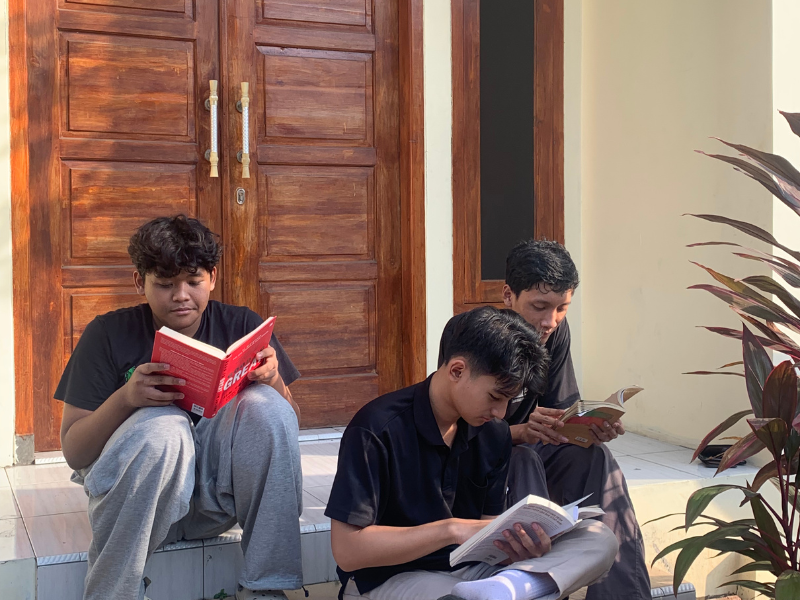 Mengapa Orang yang Sering Membaca Tidak Selalu Mudah Menjelaskan?